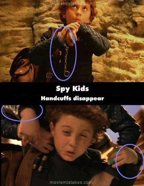 Phim Spy Kids, chiếc còng tay của Juni đột nhiên biến mất ở cảnh quay gần